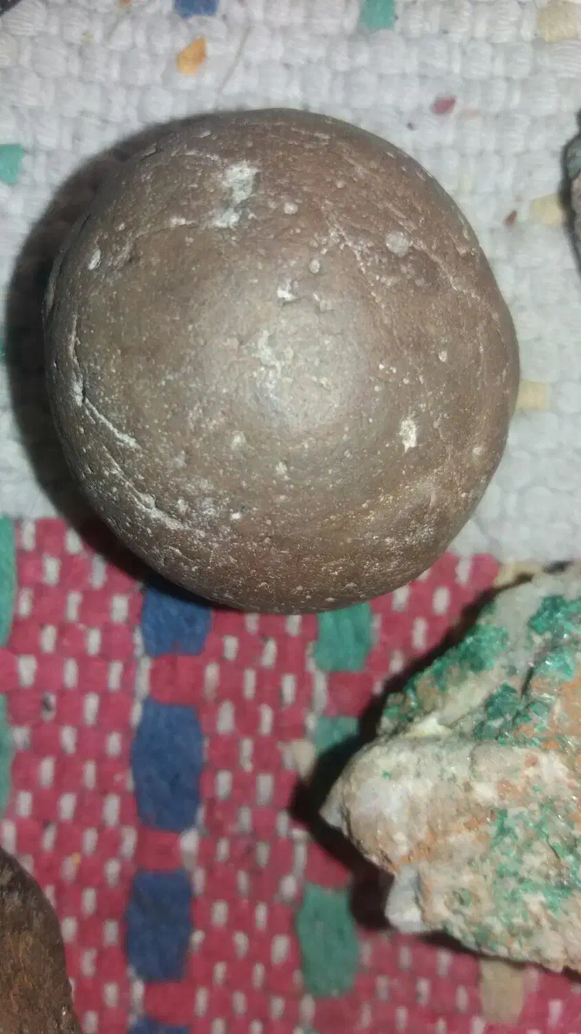 تعدادی سنگ قیمتی فروشی|کلکسیون اشیاء عتیقه|ری, بی‌بی شهر بانو|دیوار