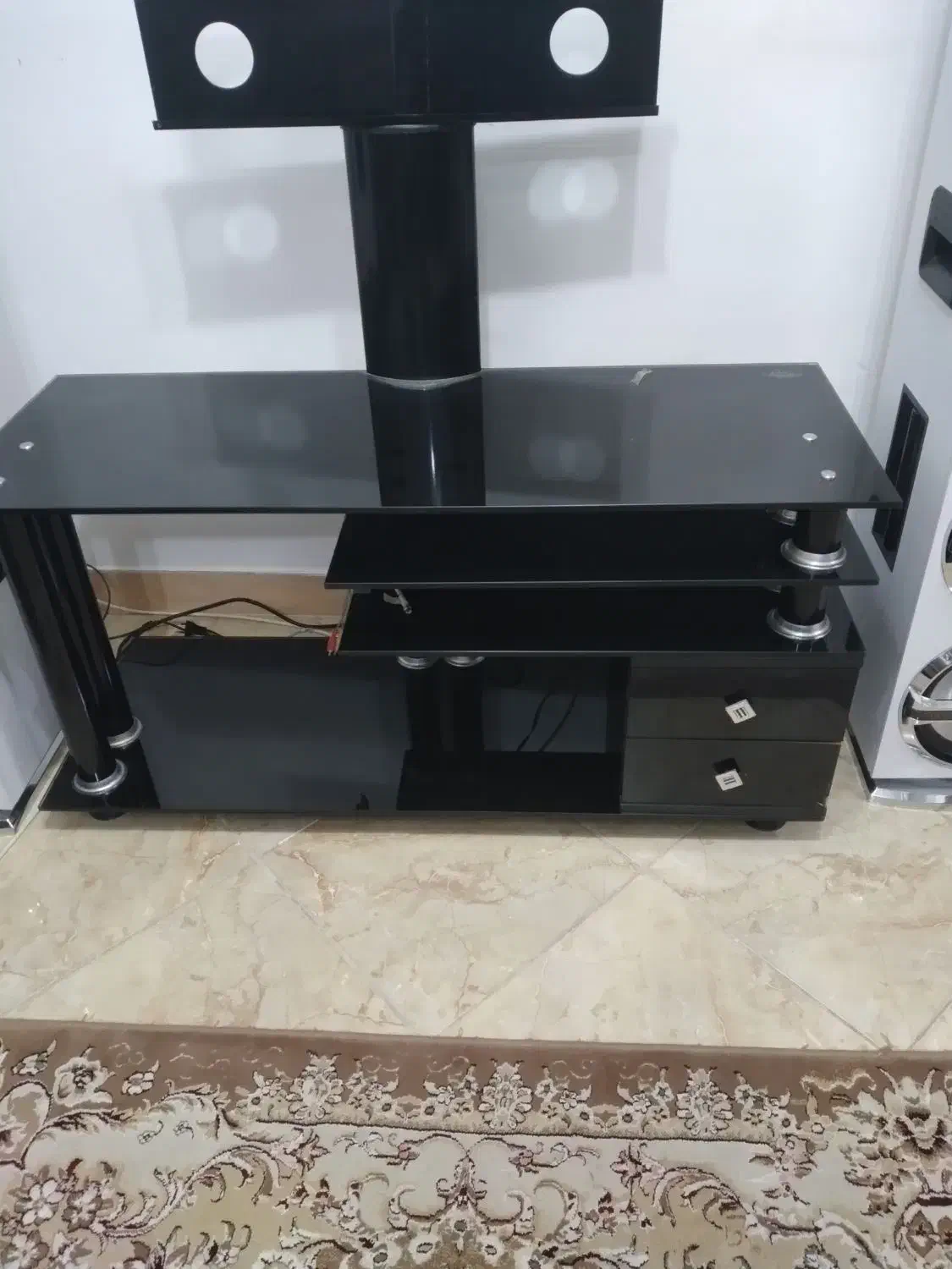 میز تلویزیون شیشه ای مدل انتیک سالم|میز تلویزیون|رشت, لاکان شهر|دیوار