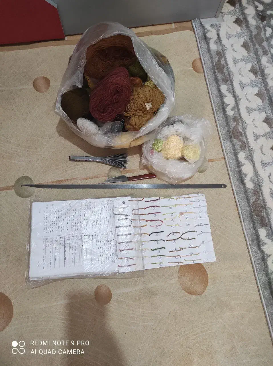 دار قالی متحرک بهمراه نخ و نقشه و وسایل|تابلو فرش|ملارد, |دیوار