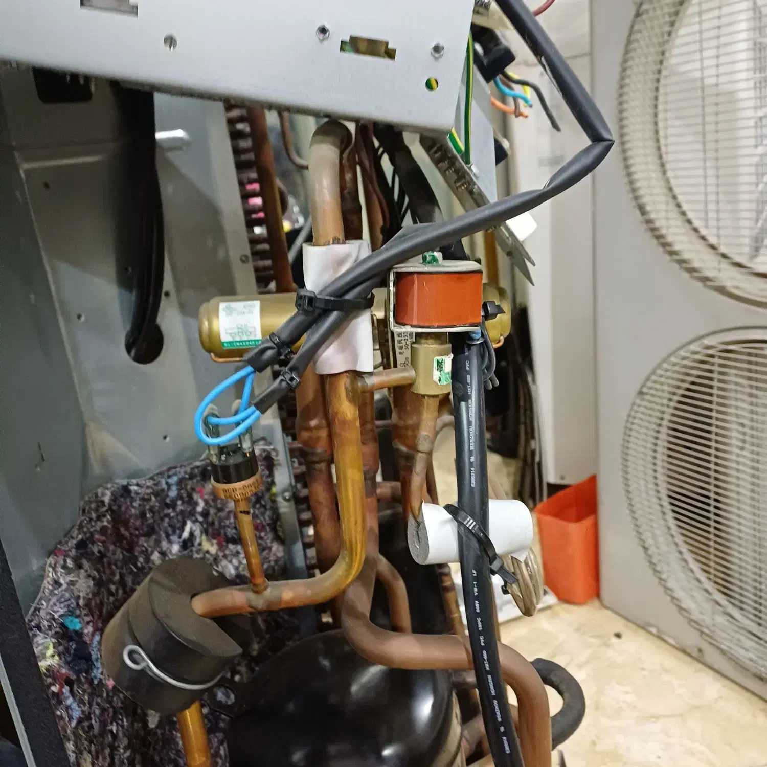 کولر گازی ۳۶۰۰۰۰ ال جی دوفن موتور اسکرال کولرگازی|کولر گازی و فن‌کوئل|تهران, خلیج فارس|دیوار