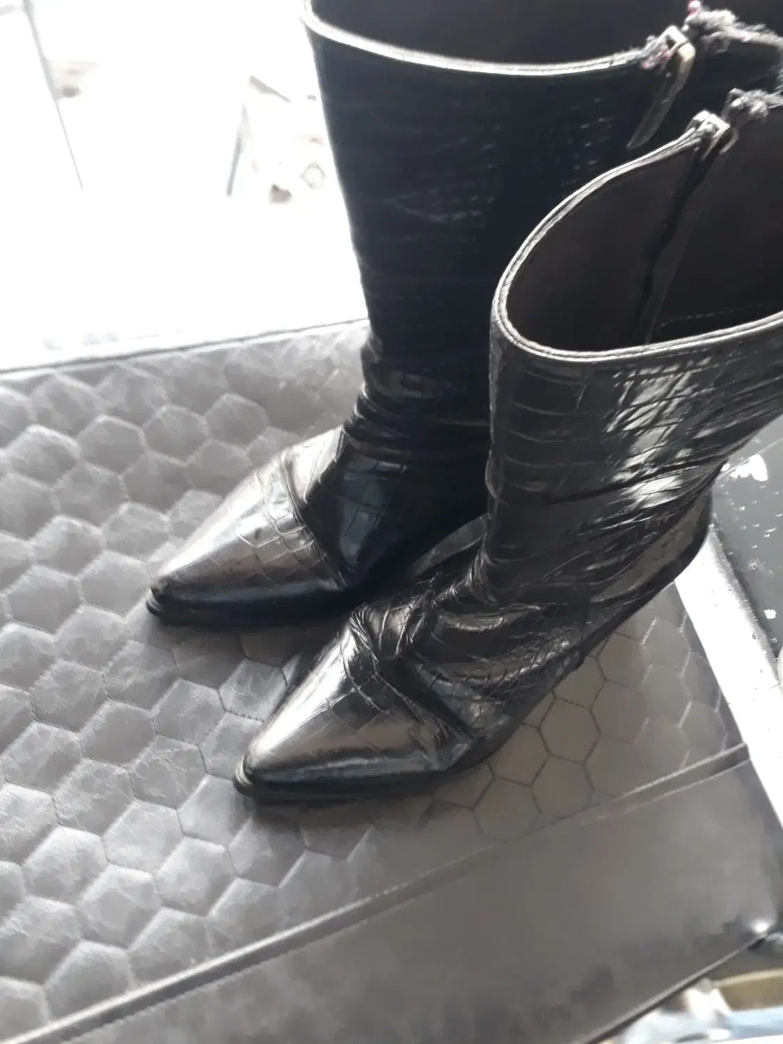 پوتین|کیف، کفش، کمربند|ارومیه, |دیوار