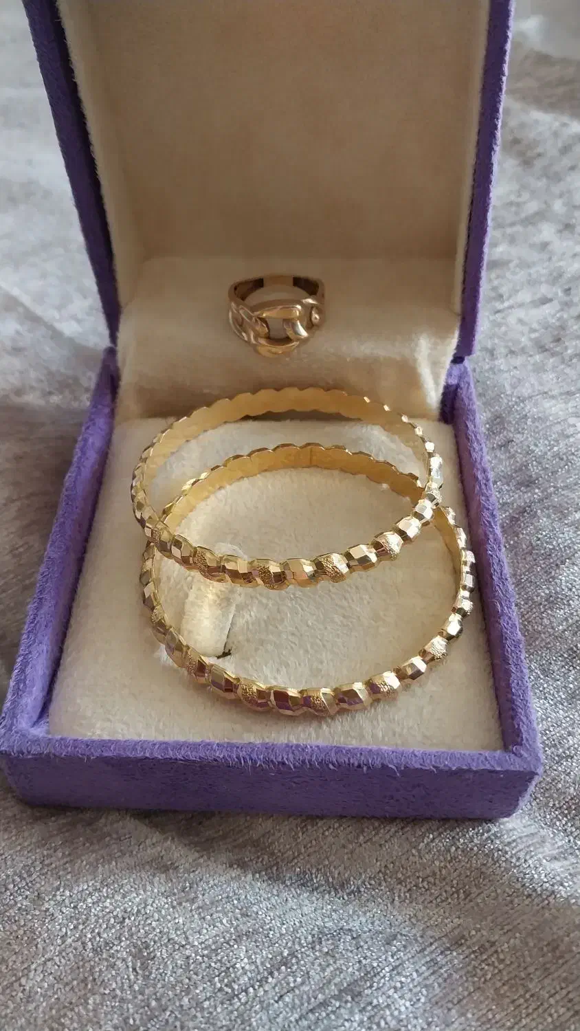 طلا در حد نو ۱۰۰ بالای تابلو|جواهرات|آبدانان, |دیوار