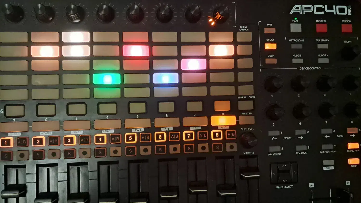 کنترلر نرم افزار آکایی مدل APC40 mkII|آلات موسیقی|شیراز, باغ تخت|دیوار