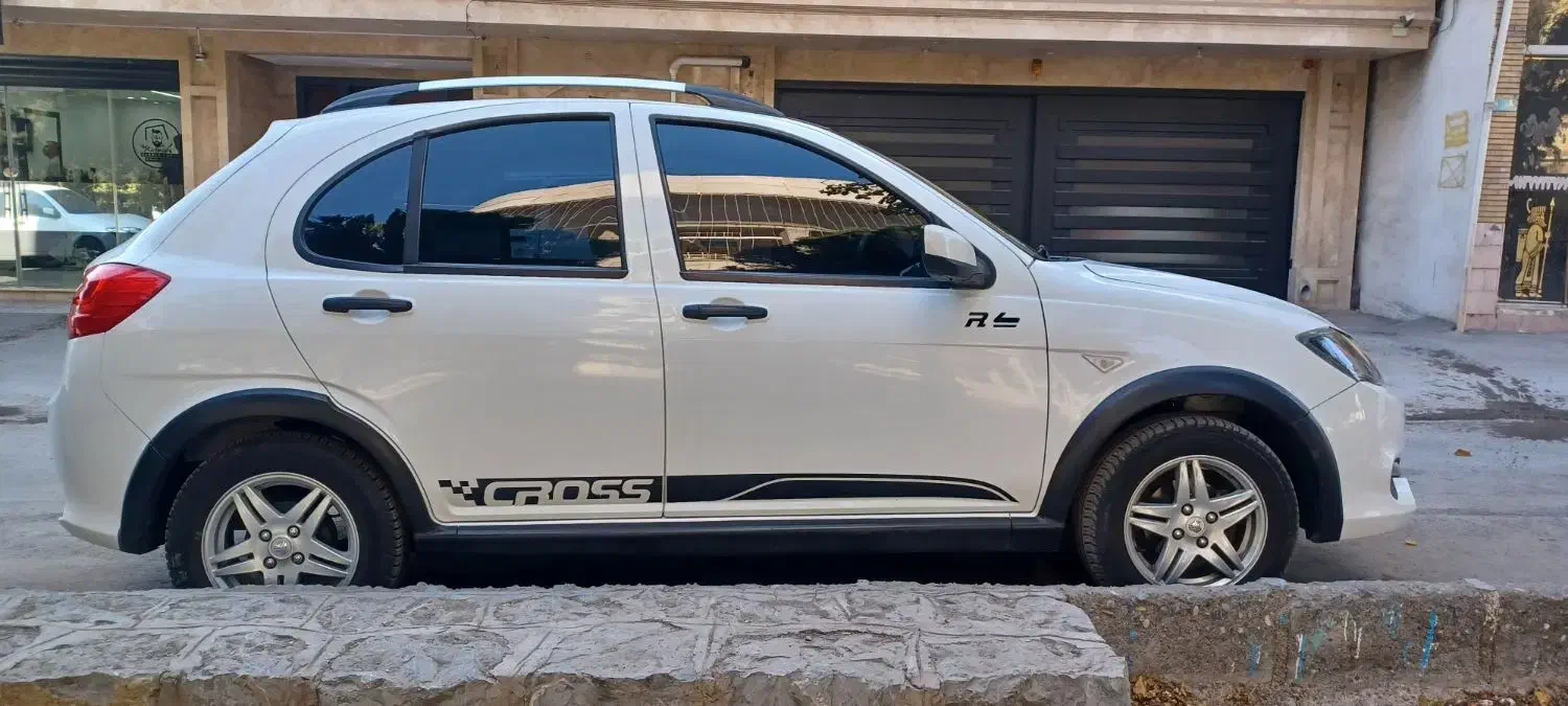 کوئیک R ۱۴۰۰ سفید مشکی خونگی + پخش حرفه ای|خودرو سواری و وانت|لنجان, |دیوار