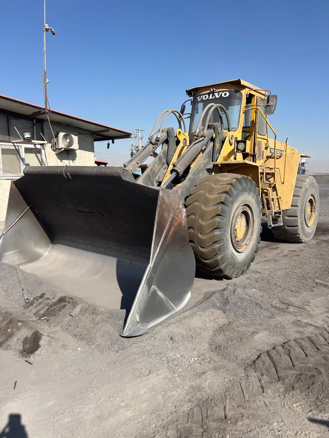 لودر ولوو 4600 پاکت ۷ تن|خودرو سنگین|باغ بهادران, |دیوار