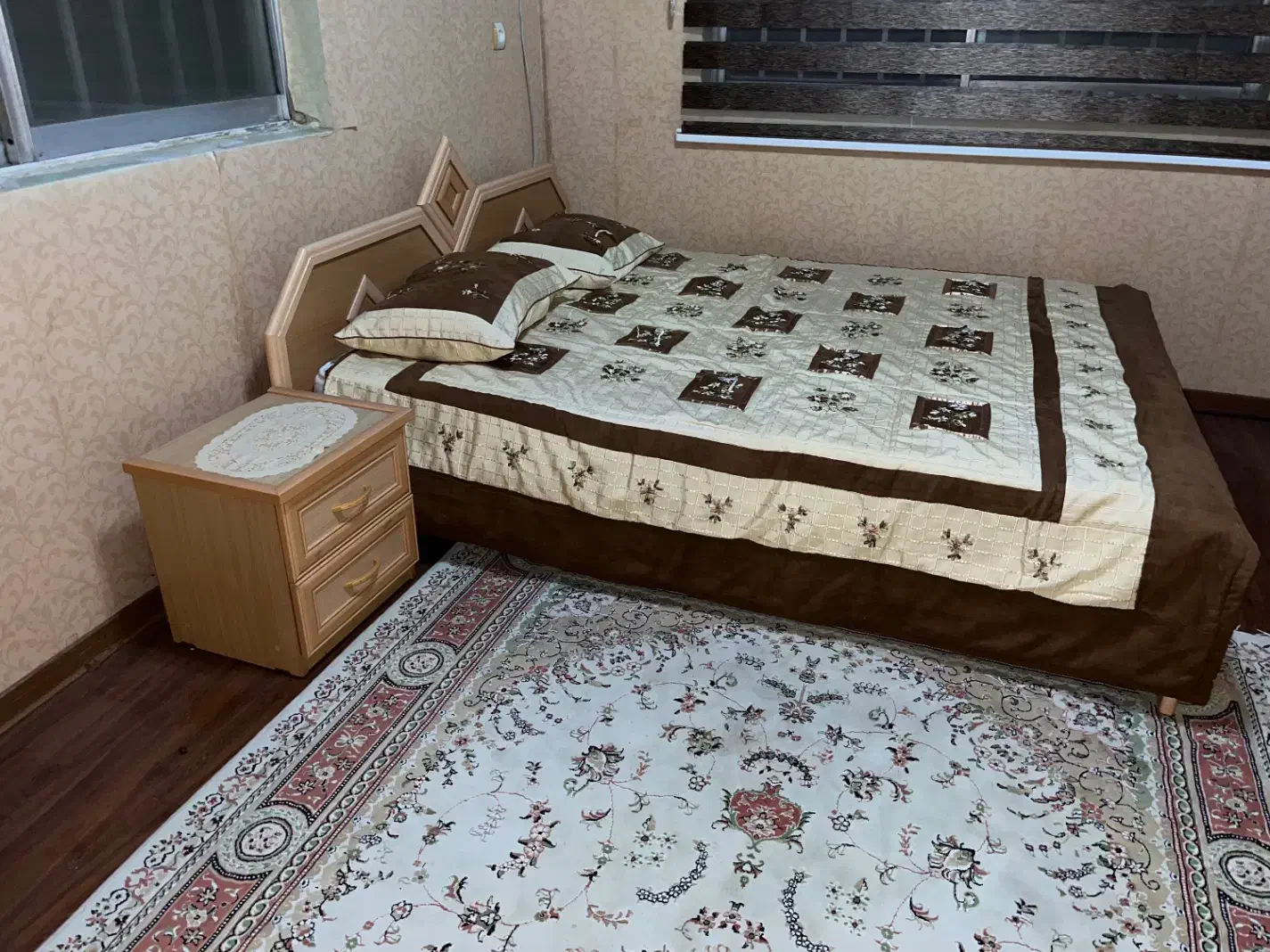 دوعدد تخت سالم|تخت و سرویس خواب|بندر انزلی, آخرخط|دیوار