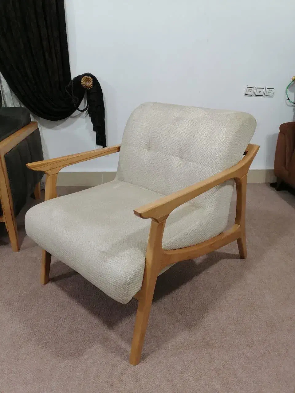 فروش دو دست مبل در حد صفر|مبلمان خانگی و میز عسلی|دوگنبدان, |دیوار