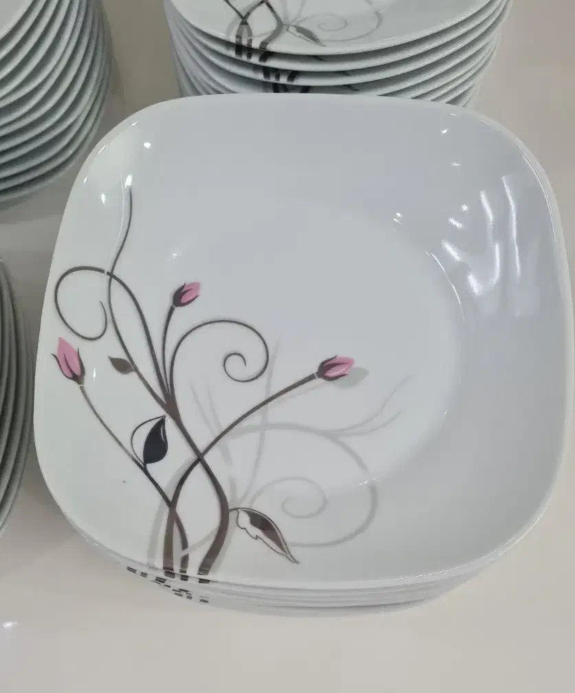 سرویس غذاخوری چینی پردیس درجه ۱|ظروف سرو و پذیرایی|رشت, دباغیان|دیوار