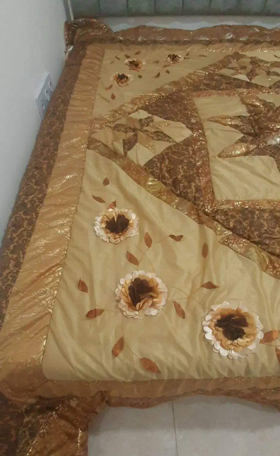 رو تختی دو نفره به همراه رو بالشی و کوسن|سرویس روتختی|صومعهسرا, |دیوار