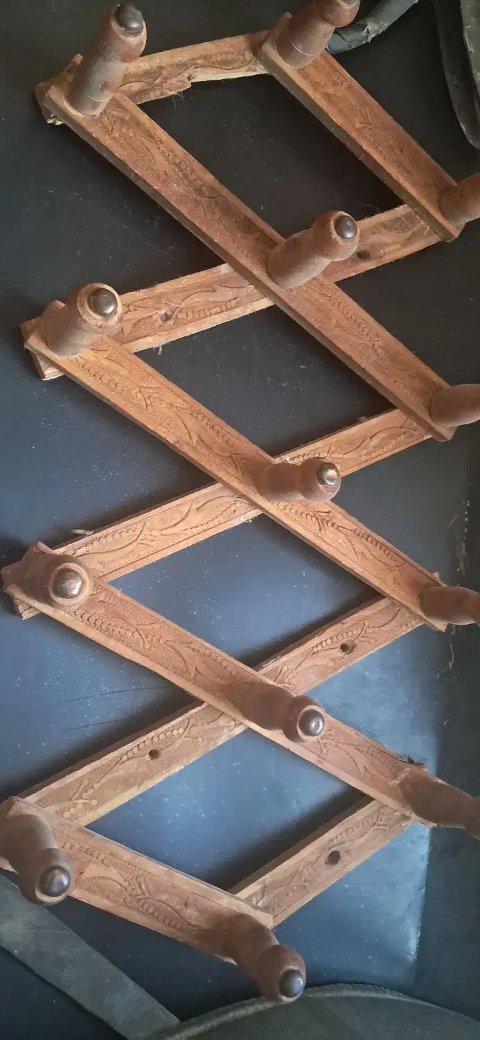 چوب لباسی چوبی تاشو قیمت 150|صنایع دستی و سایر لوازم تزئینی|شیراز, احمدی جنوبی|دیوار