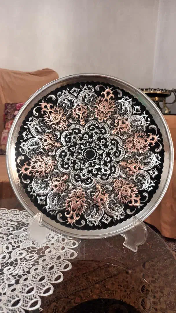 فروش دو عدد بشقاب مسی 30 سانتی قلم زنی شده|صنایع دستی و سایر لوازم تزئینی|اردبیل, |دیوار