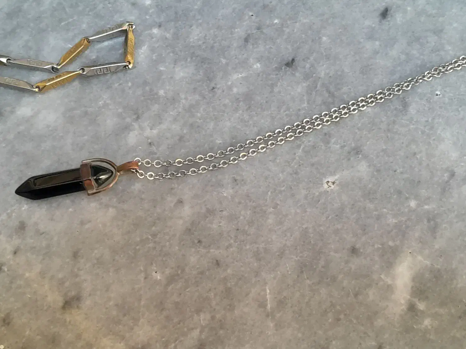 گردنبند|بدلیجات|شوشتر, |دیوار