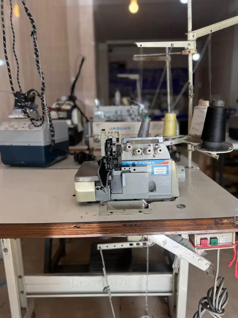 چرخ خیاطی زیگزال سردوز کینتکس اصل تایوان ۴نخ|چرخ خیاطی و ریسندگی|تهران, بهارستان|دیوار