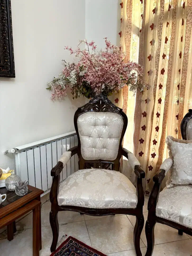 ی دست مبل ۹ نفره کاملا تمیز رنگ کرم قهوهای|مبلمان خانگی و میز عسلی|تهران, قبا|دیوار