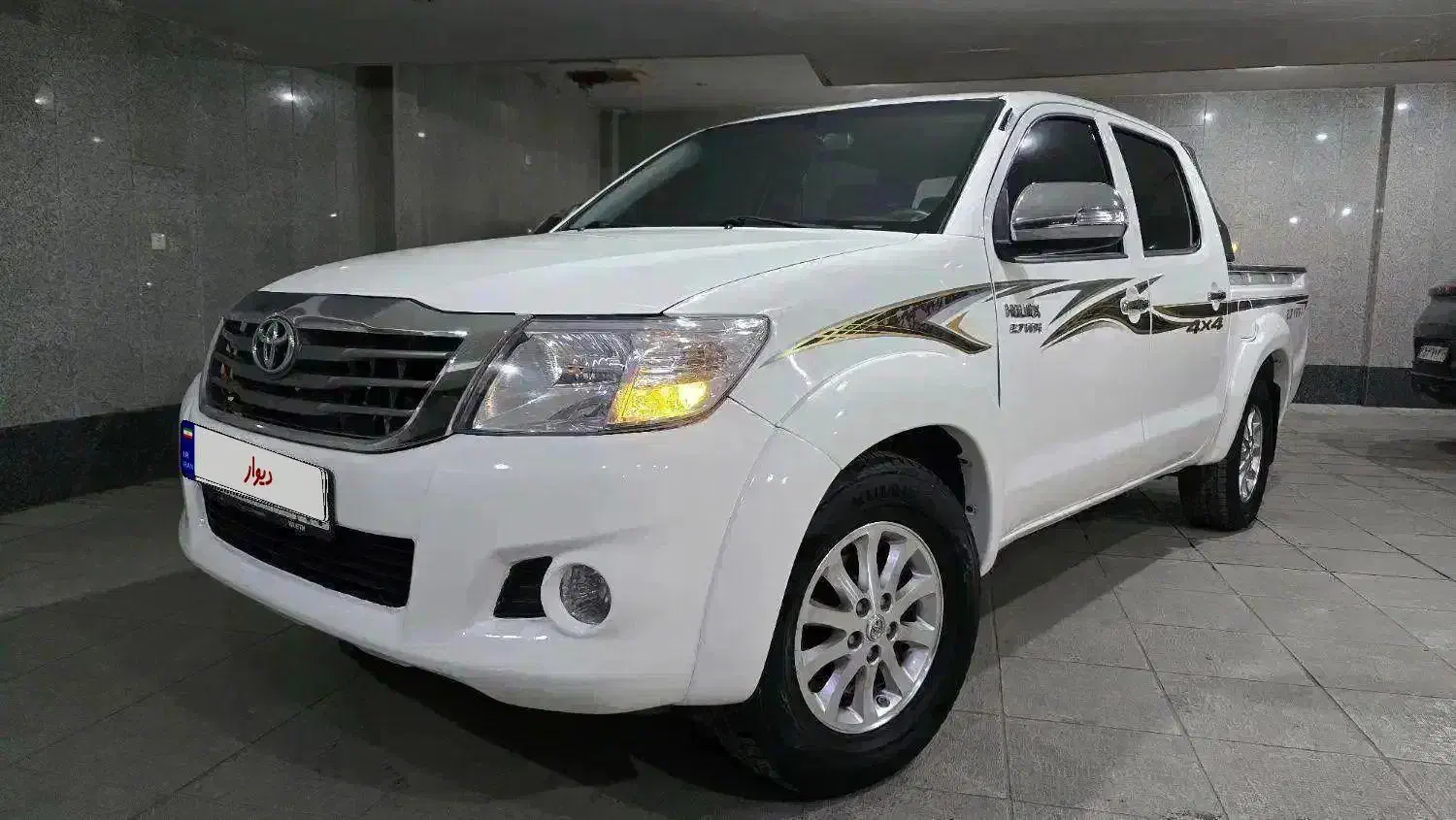 تویوتا هایلوکس دنده ای2011 فول عمان فیس2015|خودرو سواری و وانت|اصفهان, باغ نگاره|دیوار