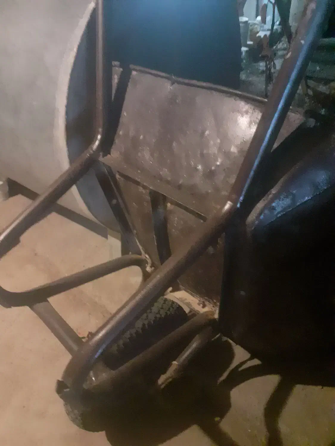 فرغون سالم و اماده کار|ابزارآلات|میانه, |دیوار