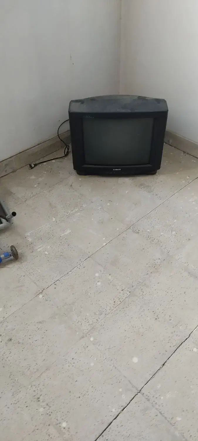 تلویزیون کارکرده به تعداد ۳ دستگاه|تلویزیون و پروژکتور|قزوین, |دیوار