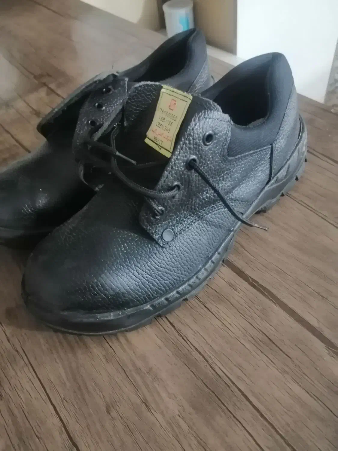 کفش ایمنی|کیف، کفش، کمربند|رباطکریم, مسکن مهر آبشناسان|دیوار