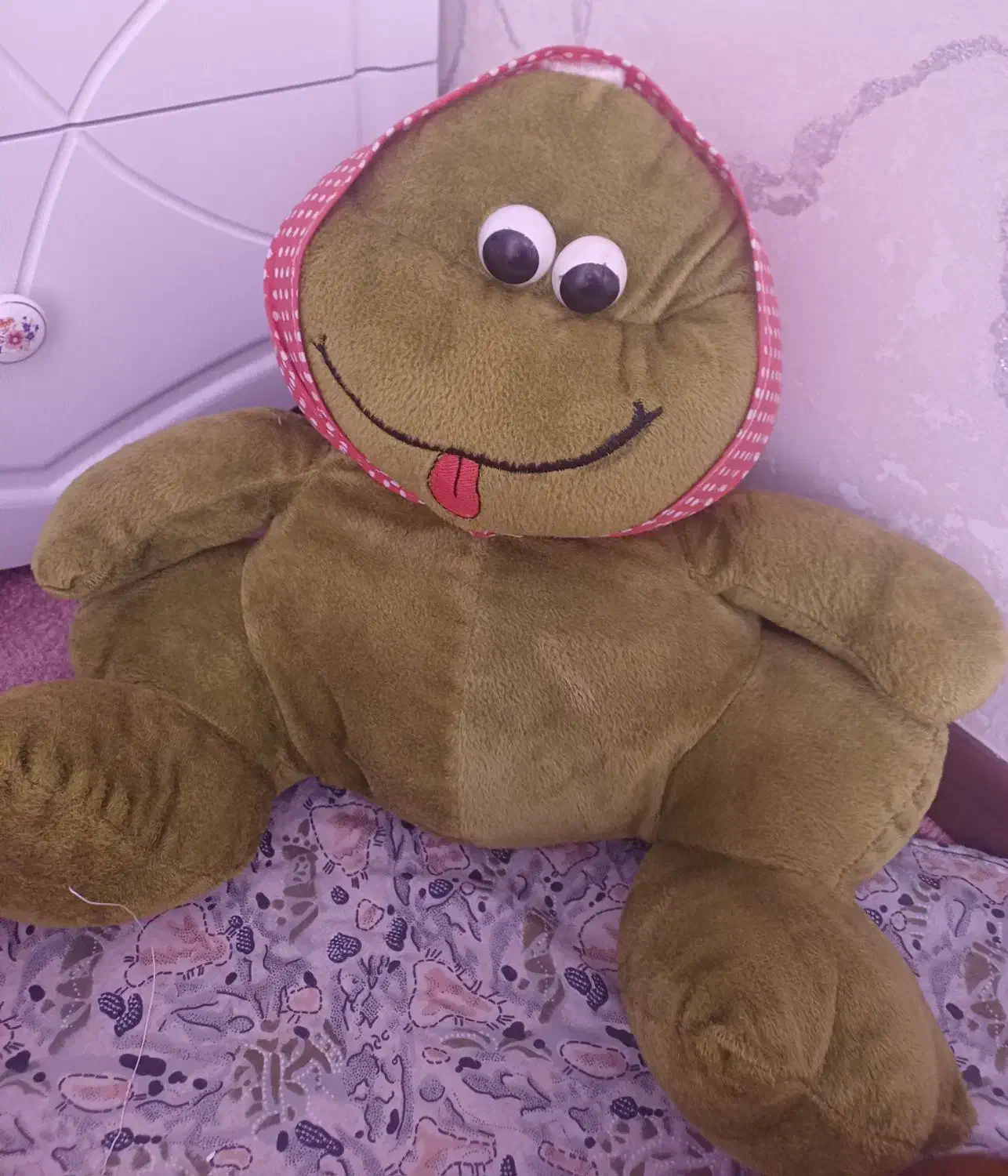 قورباغه با خانه بازی|اسباب‌بازی بچه|باغستان, |دیوار