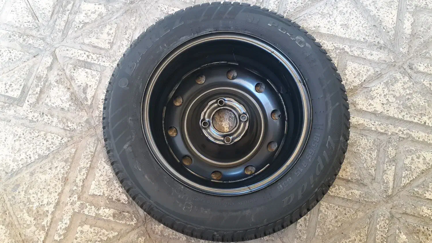 یک عدد لاستیک خودرو تارا|قطعات یدکی و لوازم جانبی|محمدشهر, ولدآباد|دیوار