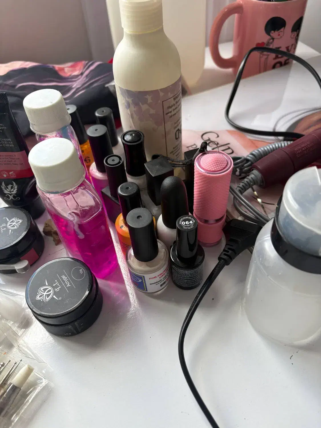 فروش میز ناخون با تجهیزات|آرایشگاه و سالن‌های زیبایی|رشت, کوی جام جم|دیوار