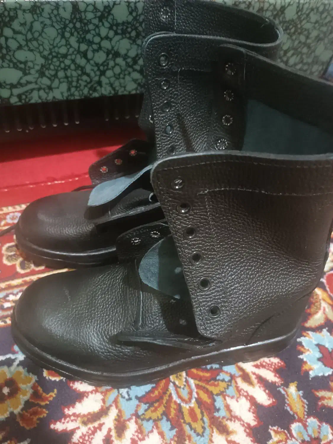 پوتین|کیف، کفش، کمربند|زرند, |دیوار