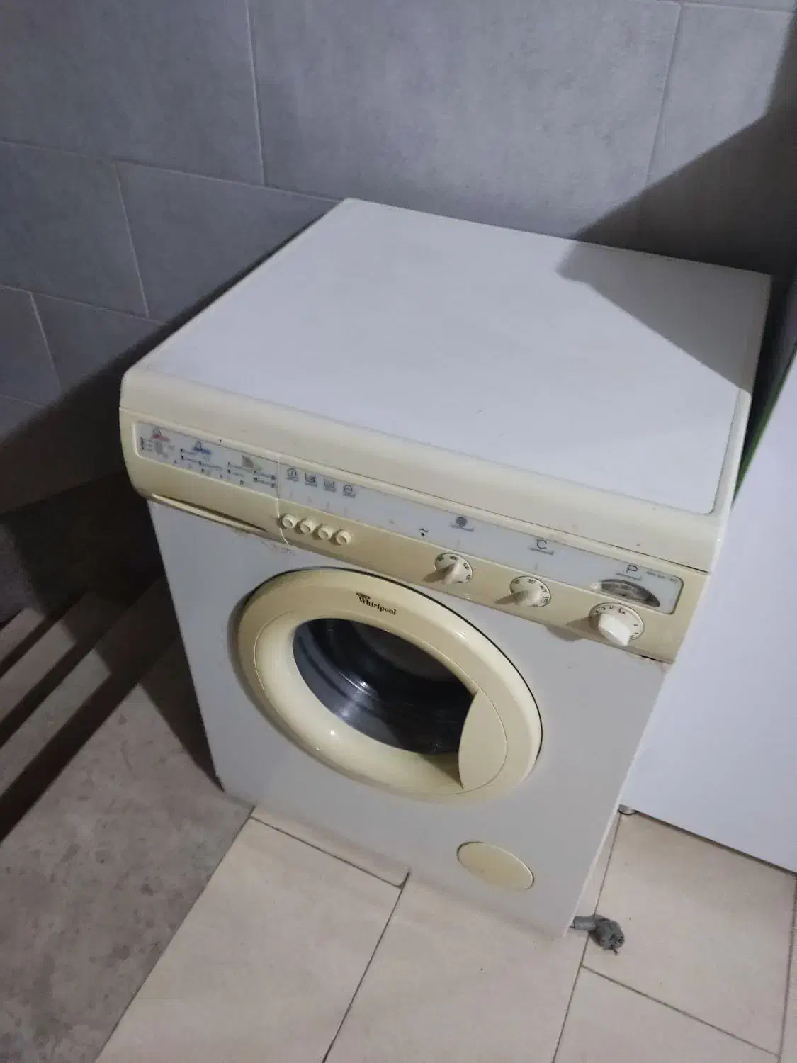 ماشین لباسشویی ویرپول|ماشین لباسشویی و خشک‌کن لباس|بندر انزلی, معلم|دیوار