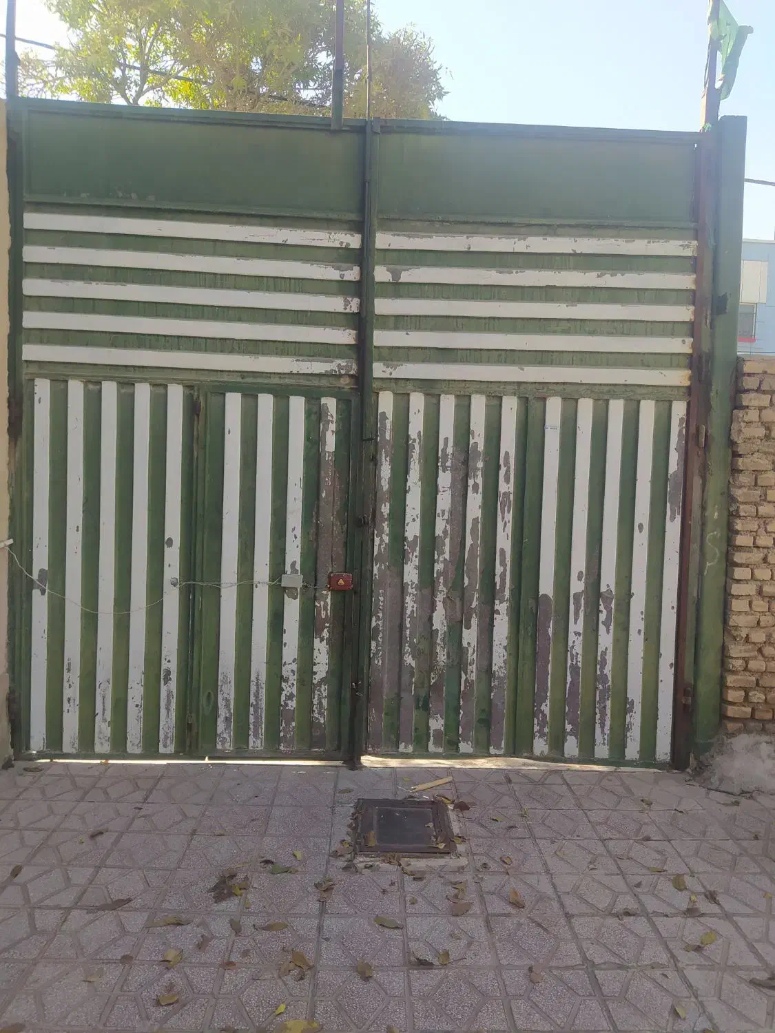 درب گاراژ سالم|مصالح و تجهیزات ساختمان|الیگودرز, |دیوار