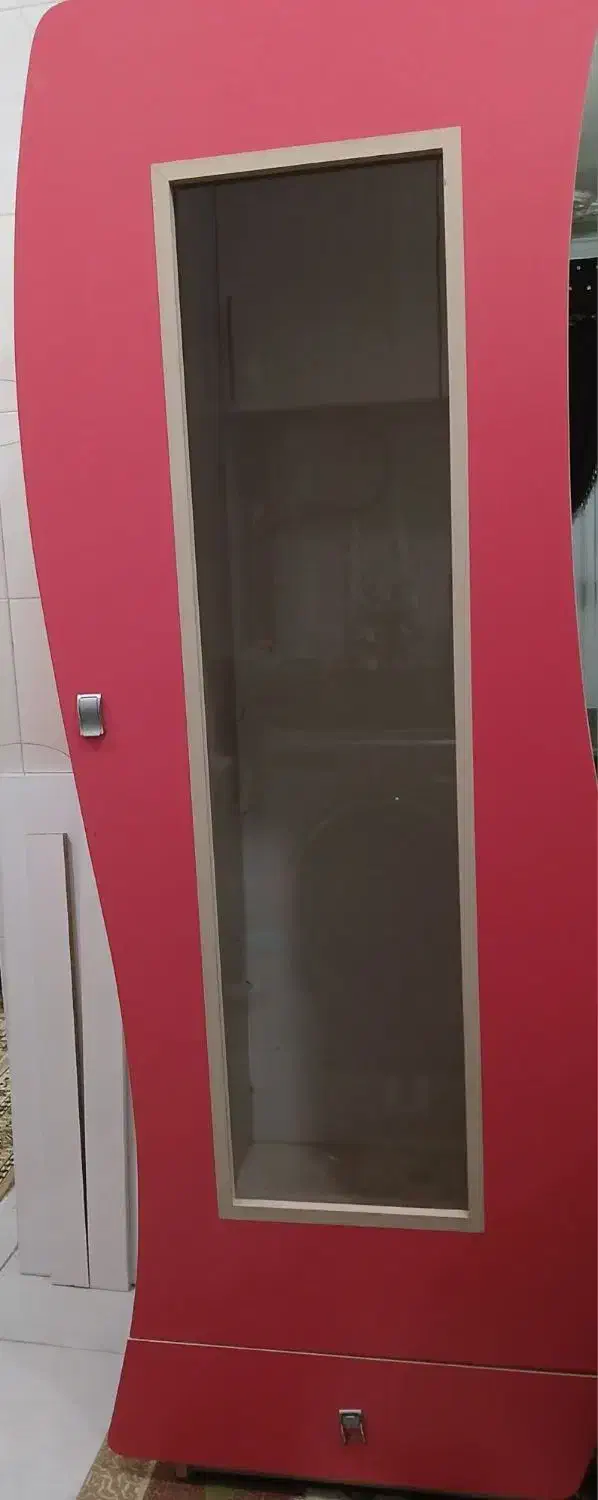 کمد لباس کودک همراه ویترین عروسک ومیزتحریر سالم|اسباب و اثاث بچه|صومعه‌سرا, |دیوار