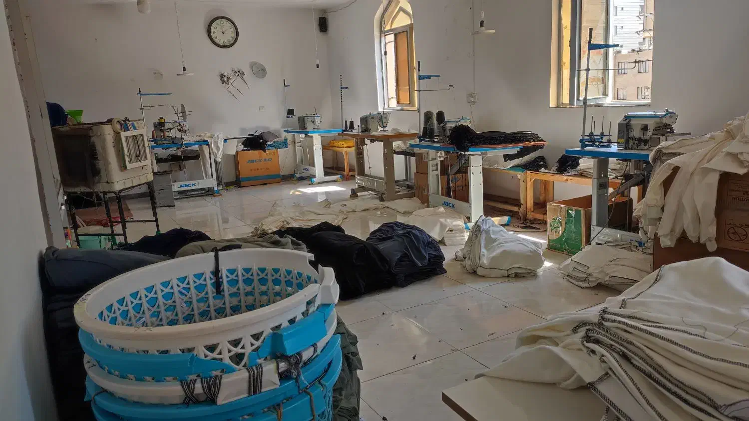 به تعدادی چرخ کار و وسط کار نیازمندیم(فوری)|استخدام صنعتی، فنی، مهندسی|محمدشهر, سیدآباد|دیوار