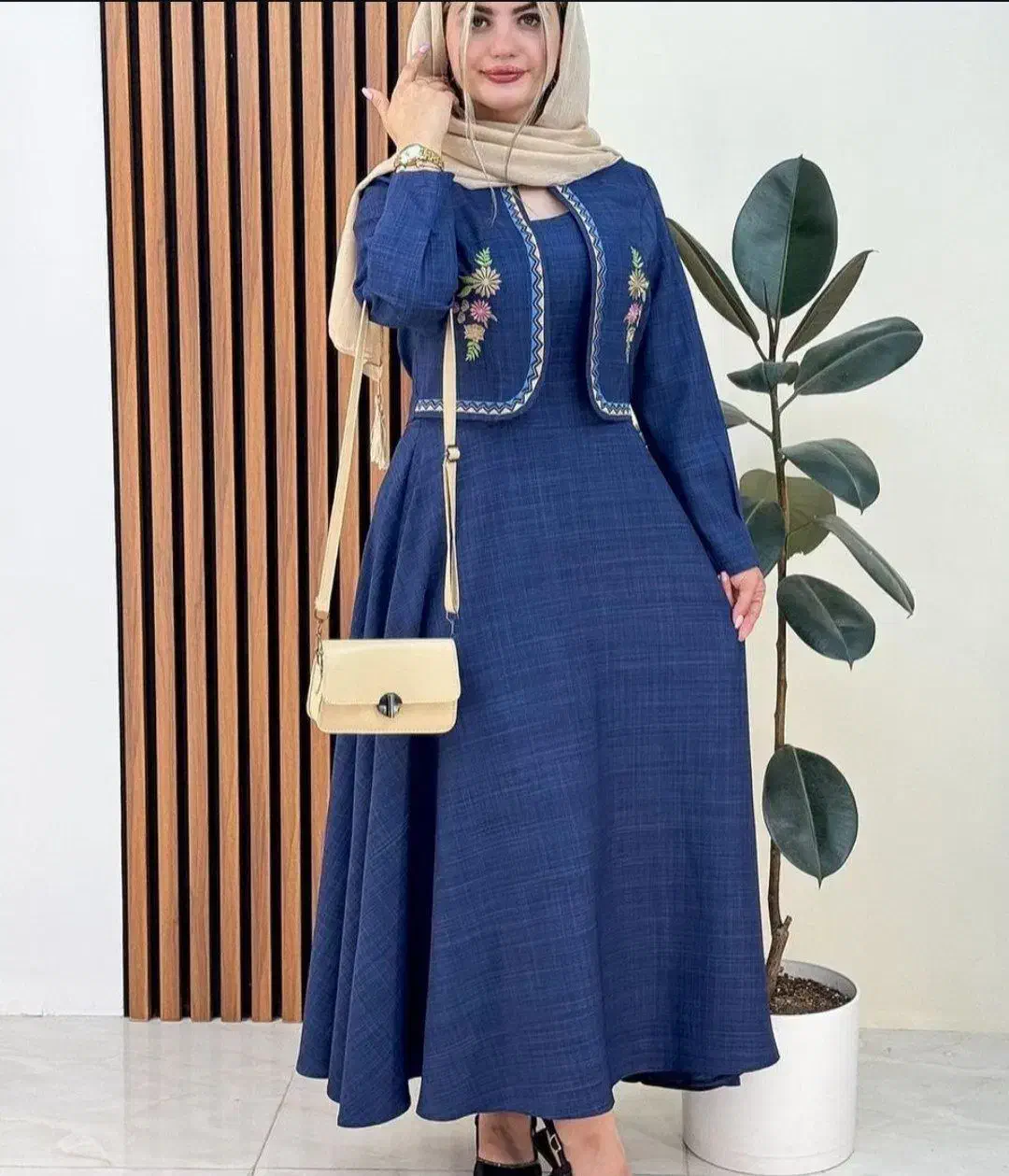 پوشاک|لباس|رستم‌آباد, |دیوار