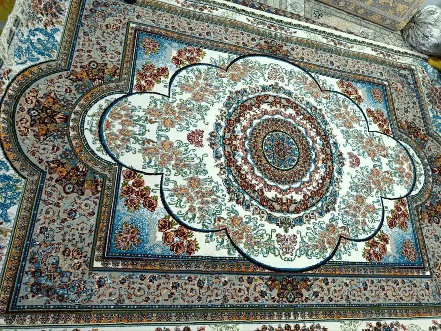 سالم نودوماه انداخته شده|فرش|ری, امین آباد|دیوار