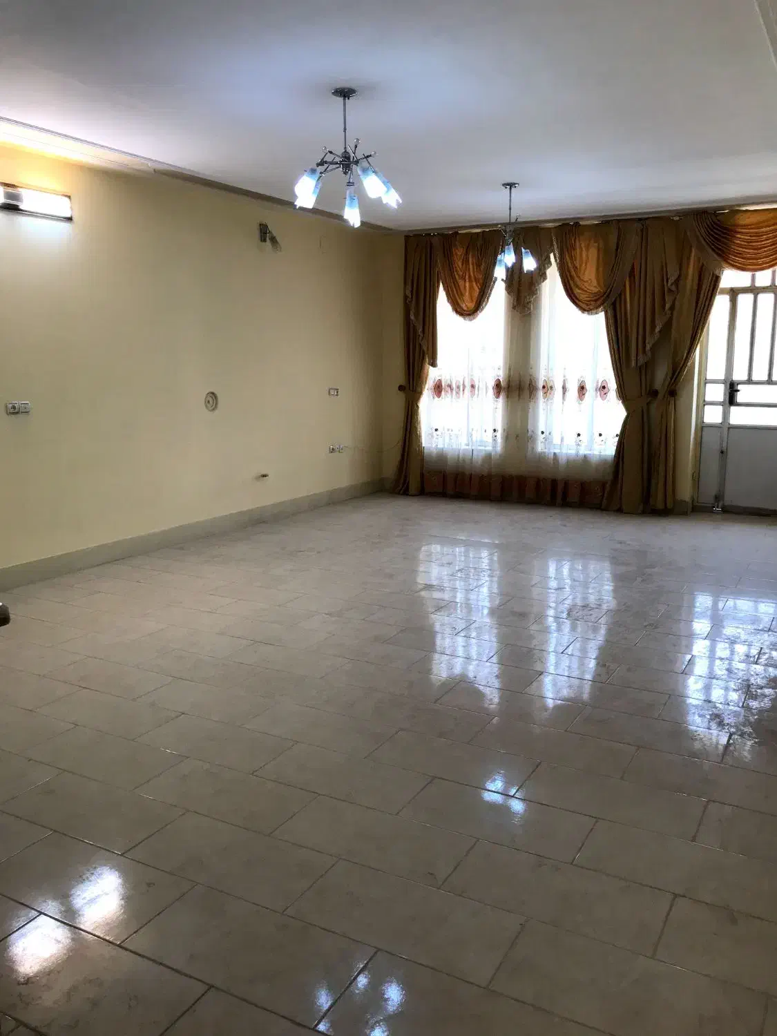 دو طبقه و ۲ واحدی بزرگ کاملاً مستقل و مجزا|فروش خانه و ویلا|شیراز, شهرک مطهری|دیوار