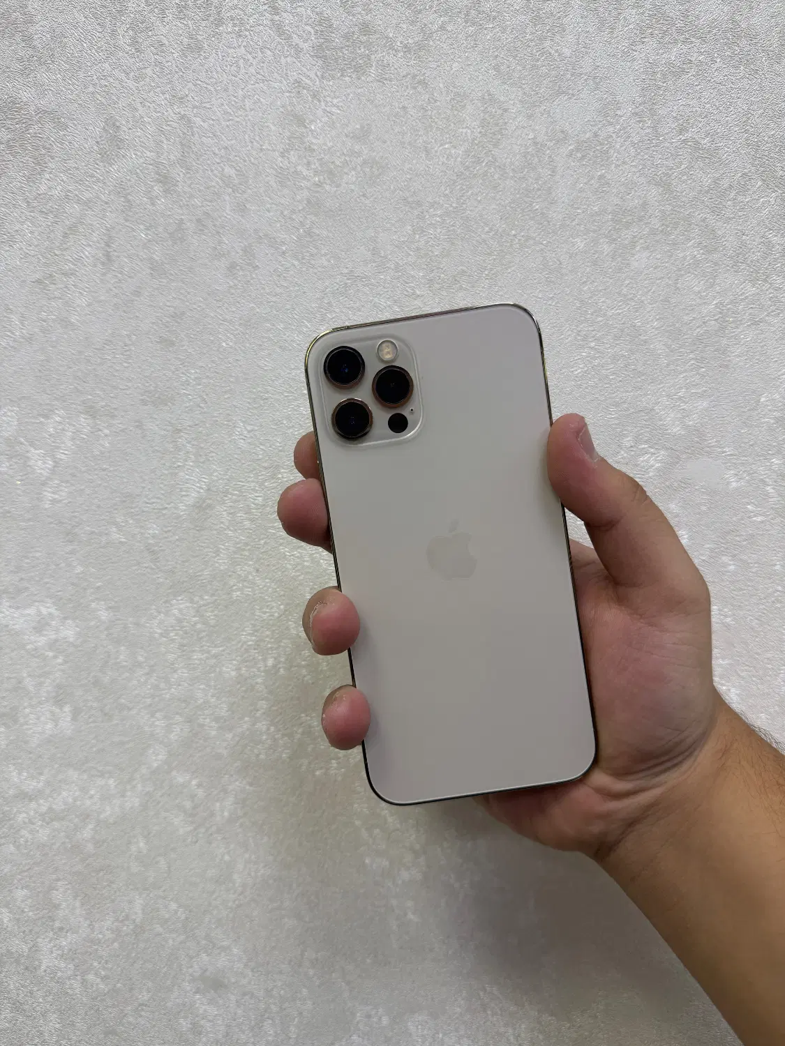 iPhone12pro رنگ خاص گلدبدون نقطه و خط خش از دم قسط|موبایل|اصفهان, مفتح|دیوار