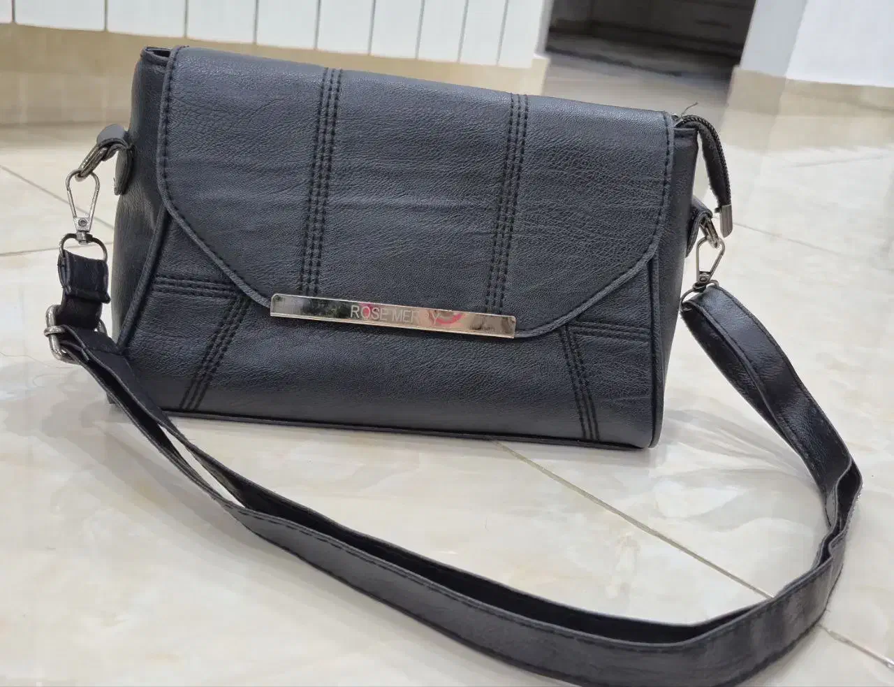 کیف|کیف، کفش، کمربند|صومعهسرا, |دیوار