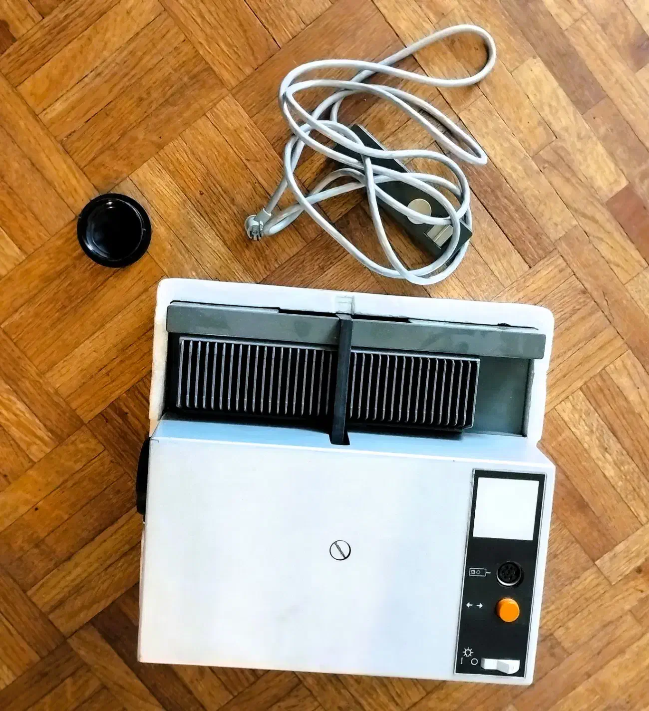 پروژکتور اسلاید آلمان/سنگاپور Rollei P350A - آنتیک|کلکسیون اشیاء عتیقه|تهران, ونک|دیوار