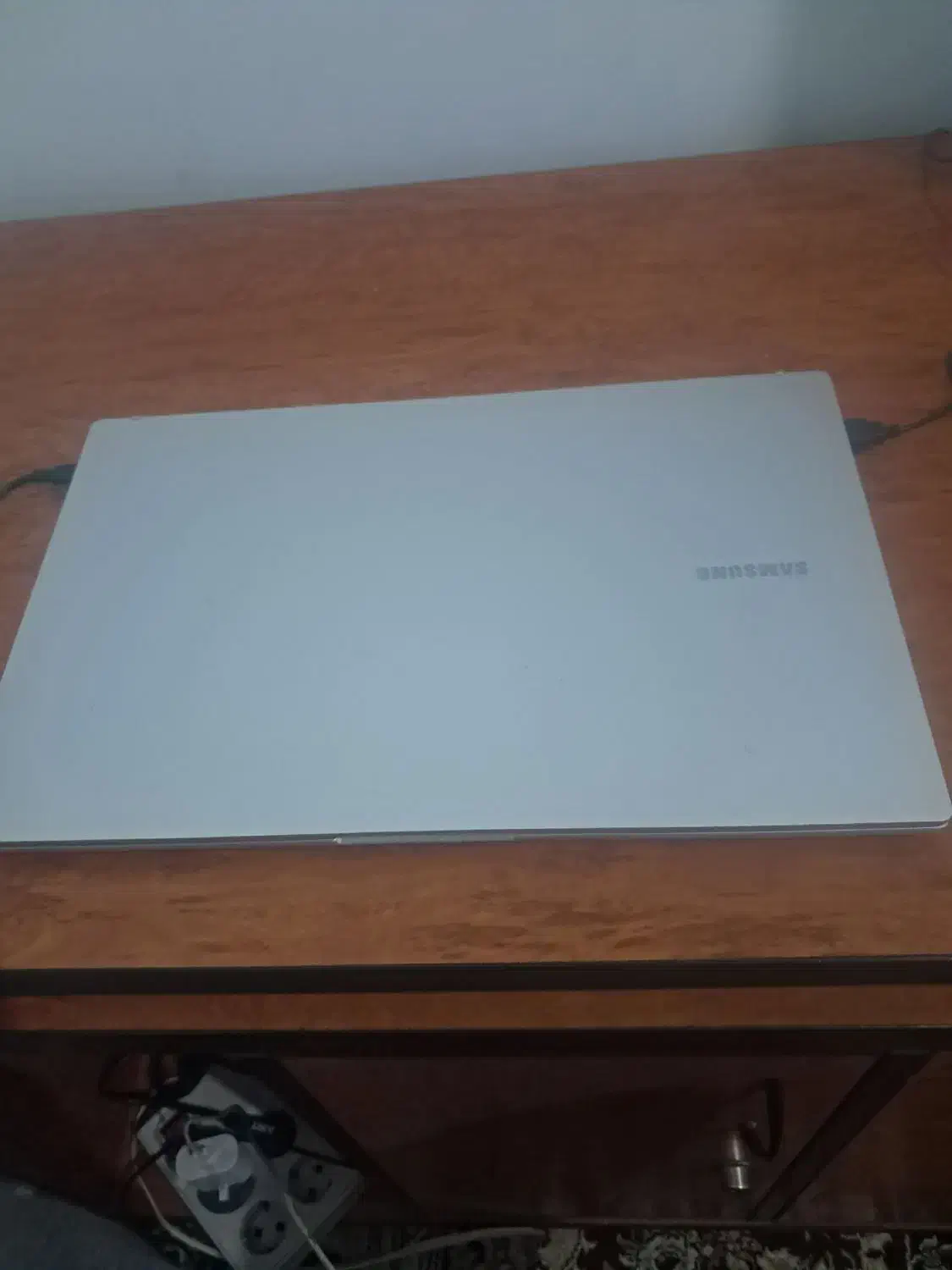 لپتاپ|رایانه همراه|رباط‌کریم, کیکاور|دیوار