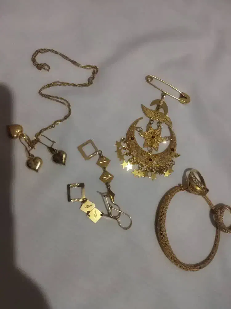 طلاها همه نو بدون استفاده ۳۰۰ بالا تابلو نیاز فوری|جواهرات|یاسوج, |دیوار