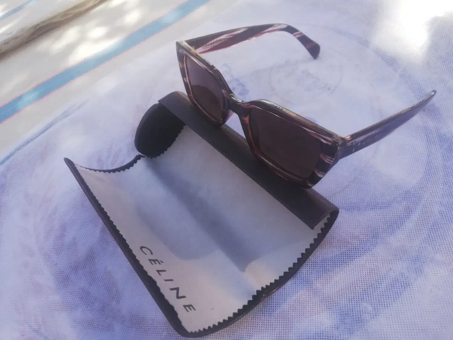 عینک آفتابی دودی نو 180 تومان مقطوع|زیورآلات و اکسسوری|شیراز, شیخ روزبهان|دیوار