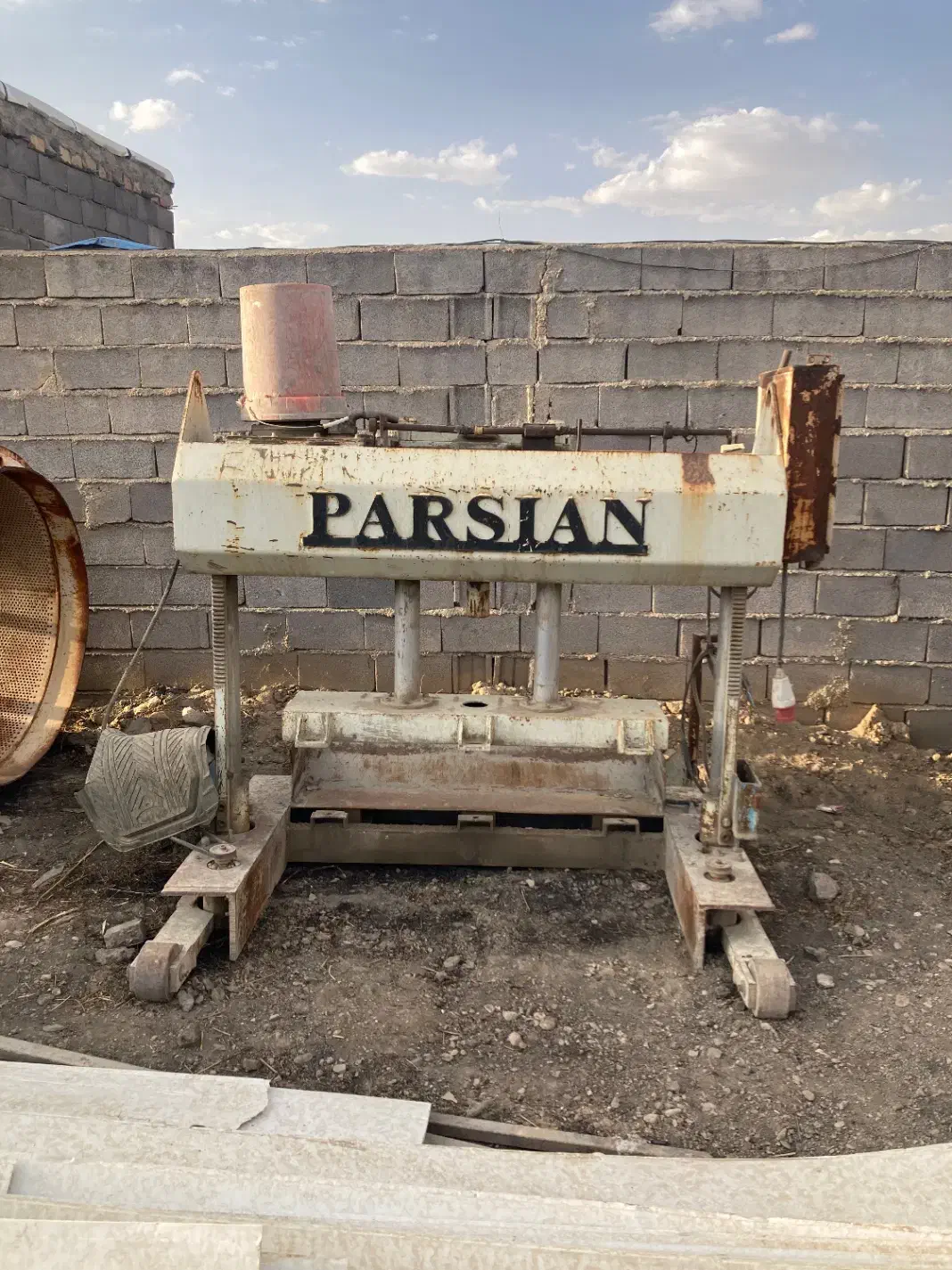 تانکرسیلوسیمان کانکس میکسرماسه سازجرثقیل دروازه ای|مصالح و تجهیزات ساختمان|همدان, |دیوار