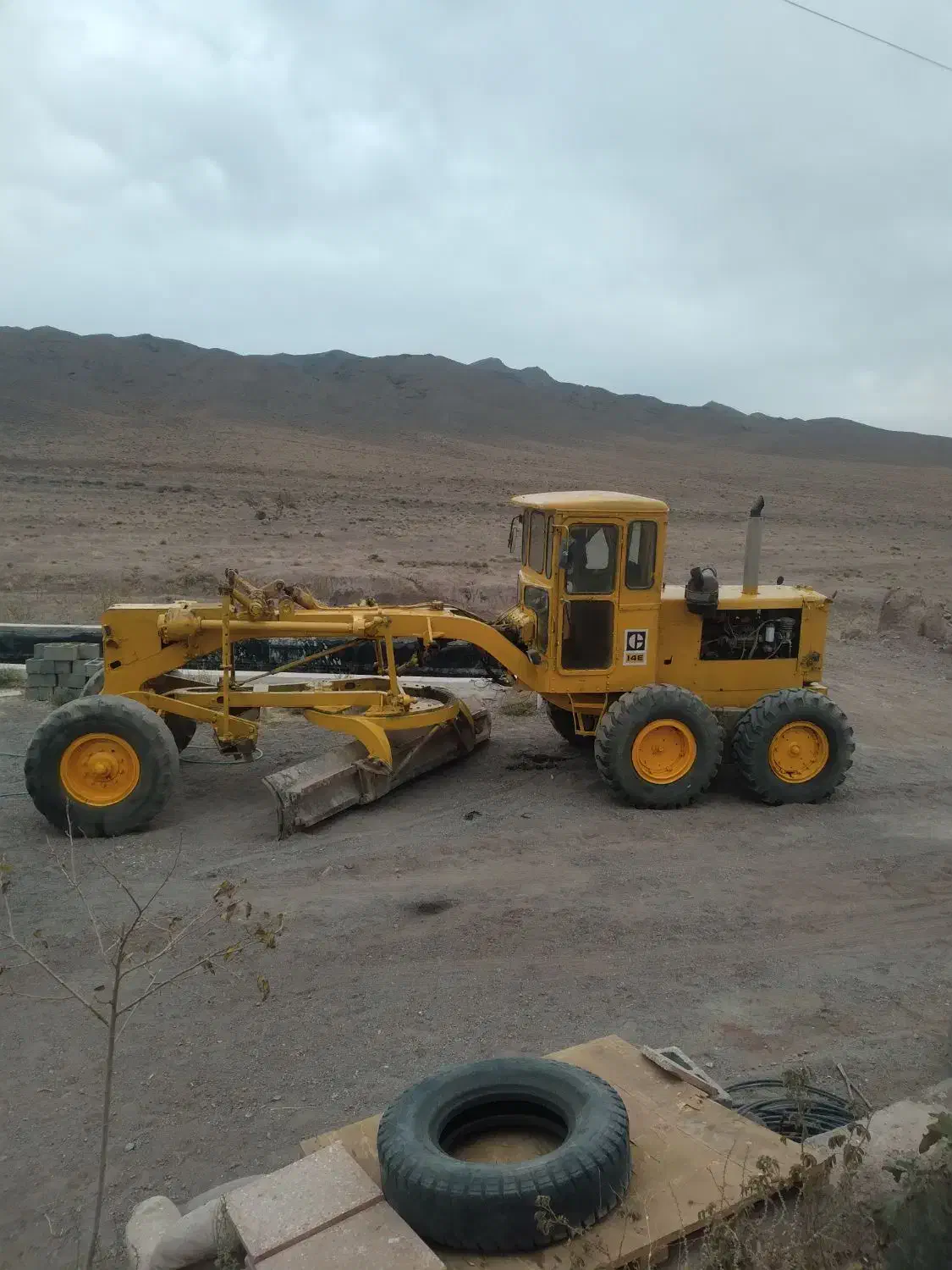 سه هکتارمزرعه باادوات کشاورزی تراکتورگریدرکمپرسور|فروش دفتر صنعتی، کشاورزی، تجاری|نائین, |دیوار