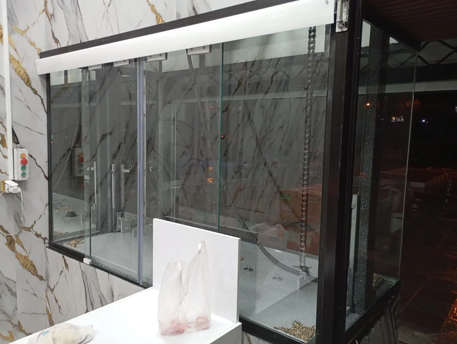 شیشه سکوریت،نرده استیل،کرکره برقی عدنان الماسی|خدمات پیشه و مهارت|سنندج, |دیوار