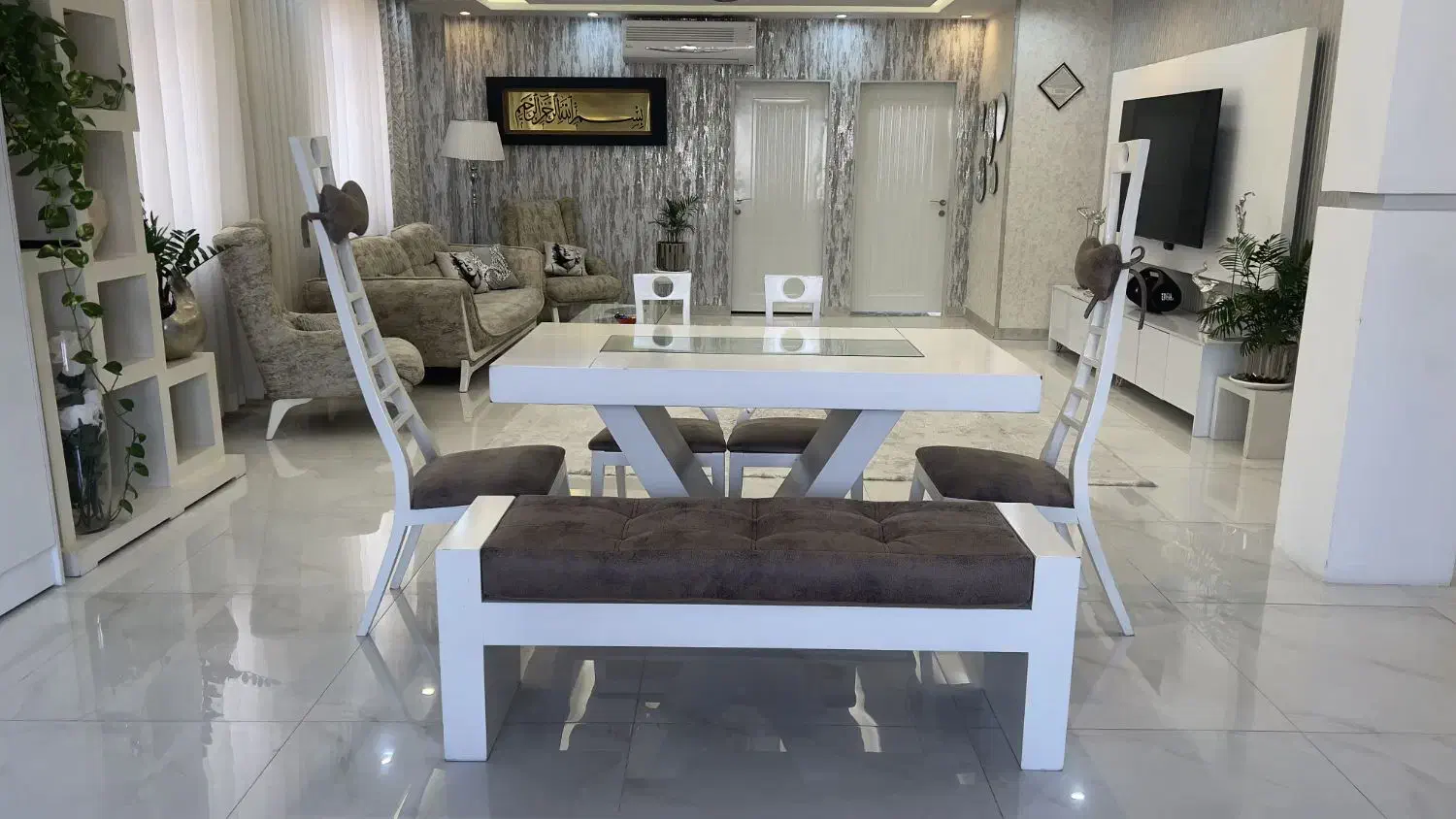 مبل راحتی|مبلمان خانگی و میز عسلی|اندیشه, اندیشه فاز ۳|دیوار