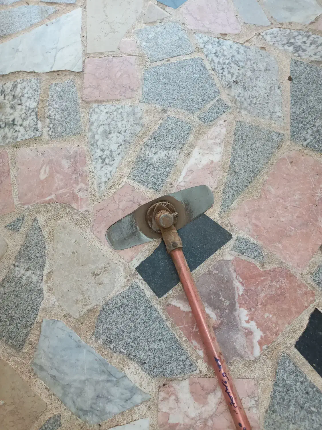 علف زن|ابزارآلات|سبزوار, قدس|دیوار