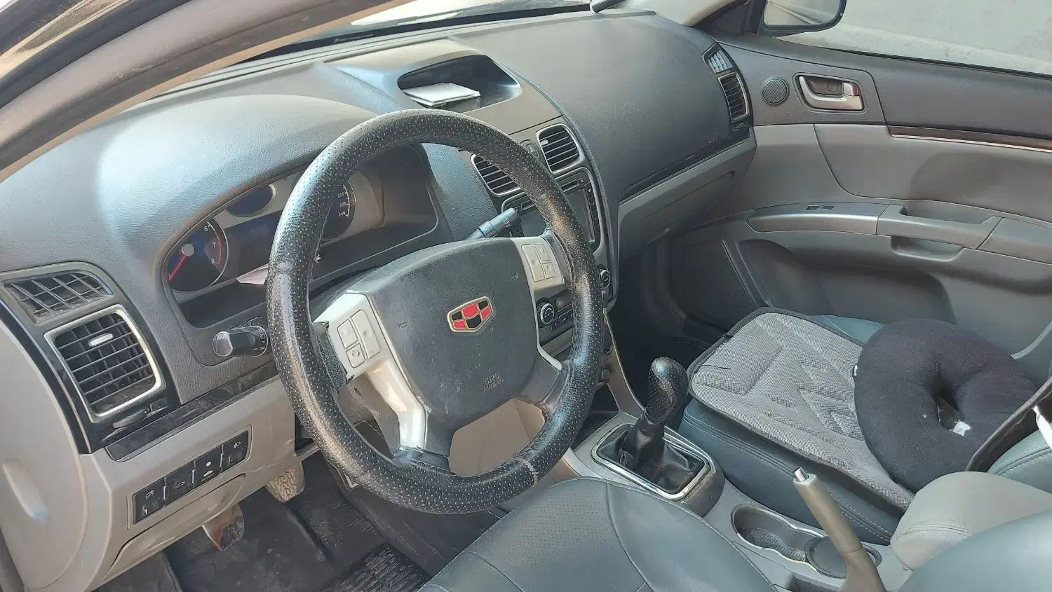 فروش جیلی امگرنددنده ای ۲۰۱۳ بدون رنگ و ضربه|خودرو سواری و وانت|شیراز, فرودگاه شهید دستغیب شیراز|دیوار