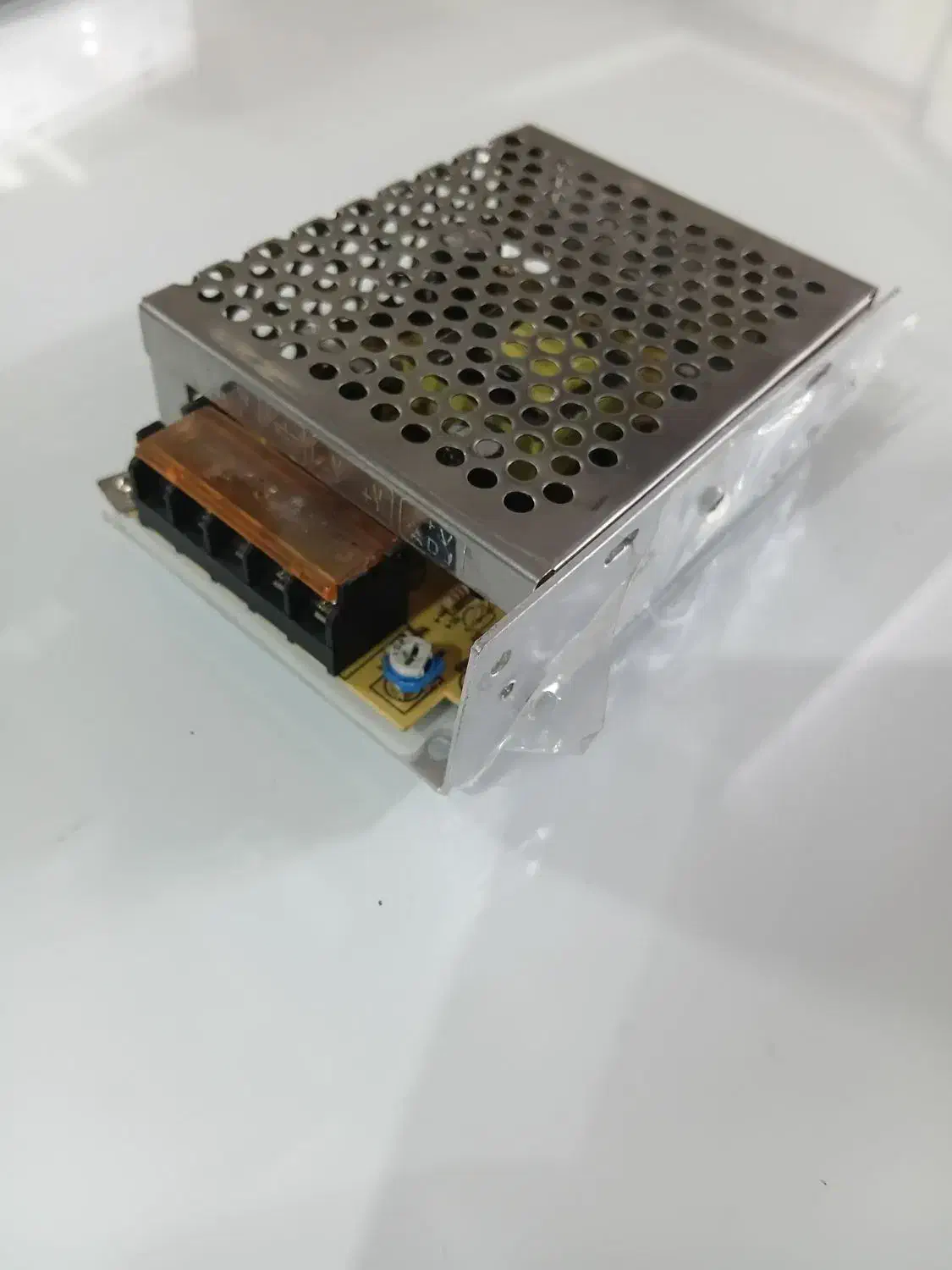 ترانس سوئیچینگ ۱۲ ولت ۵ آمپر|قطعات و لوازم جانبی رایانه|مشهد, دانشجو|دیوار