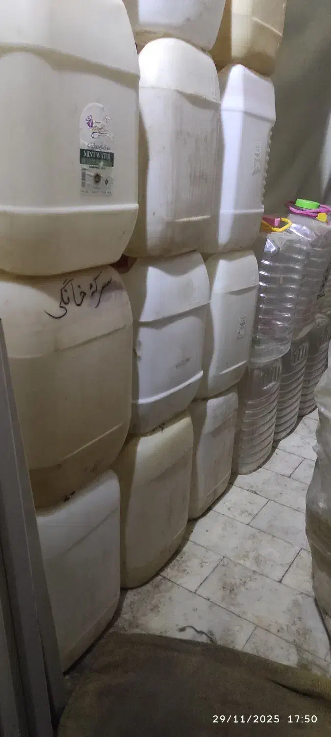 گالن 20لیتری|ظروف نگهدارنده، پلاستیکی، یک‌بارمصرف|کرج, باغستان|دیوار