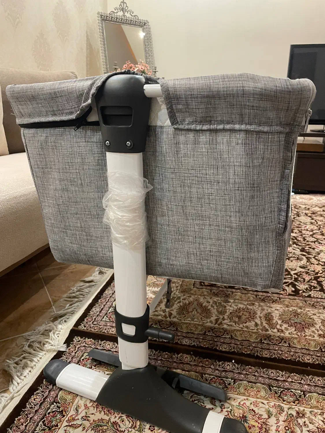 تخت نوزاد کنار مادر مارک زویه|تخت و صندلی بچه|گرگان, |دیوار