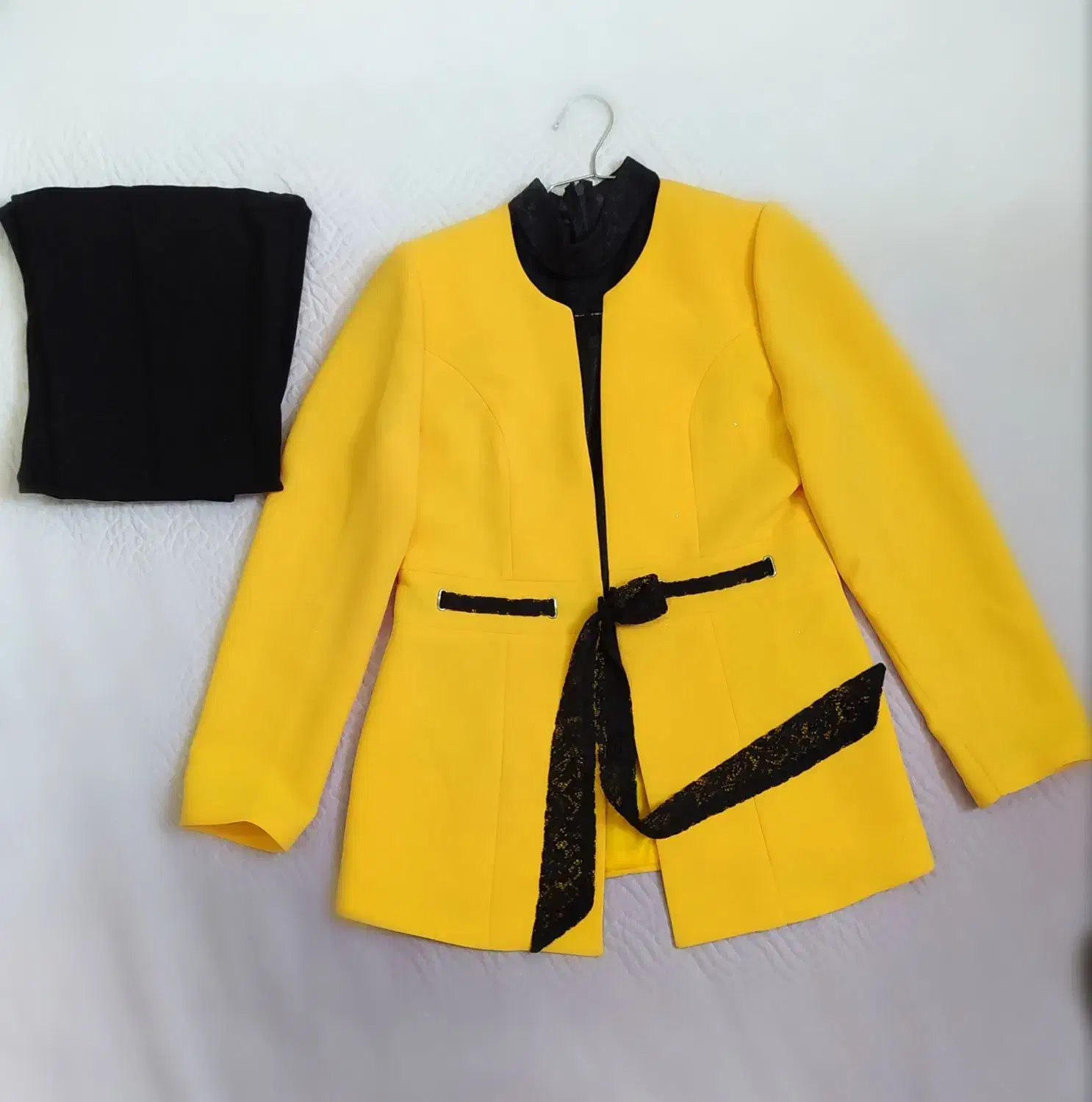 کت و شلوار مجلسی|لباس|اصفهان, جنیران (لادان)|دیوار