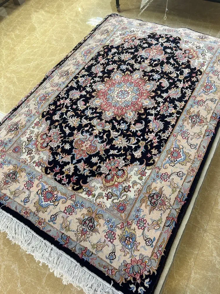 فرش دستبافت نیشابور گل ابریشم|فرش|کرج, چمران|دیوار